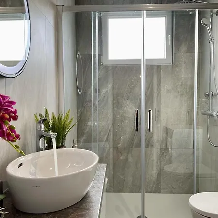 Апартаменти Linda With Panoramic Sea View *