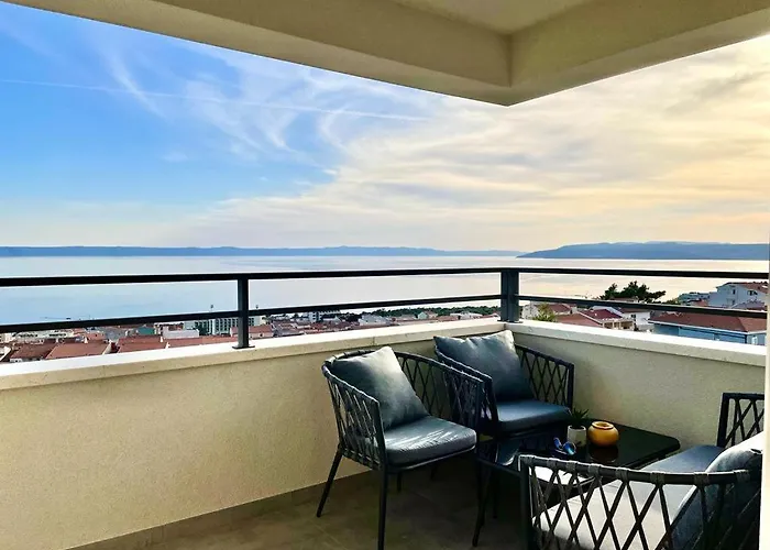 Linda With Panoramic Sea View